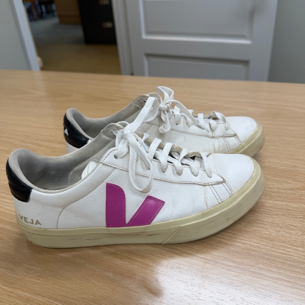 Veja: Fuschia: women’s size 10